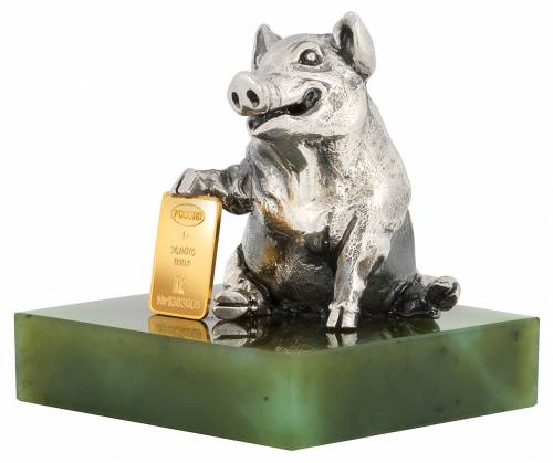 Сувенир Символ года Свинья из серебра с кулоном из золота 999 пробы на подставке из нефрита