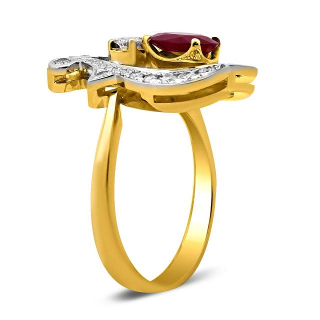 Кольцо из комбинированного золота с бриллиантами и рубином (025809)