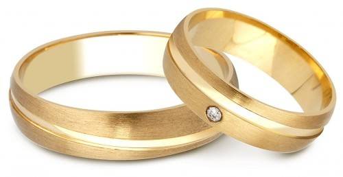 Обручальное кольцо из желтого золота с брилиантом 17.5
