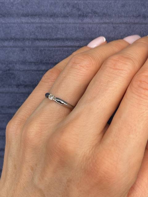 Помолвочное кольцо из платины с бриллиантом (048218)