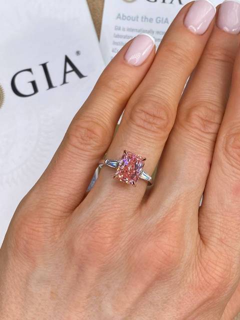 Помолвочное кольцо из белого золота с розовым бриллиантам (058377)