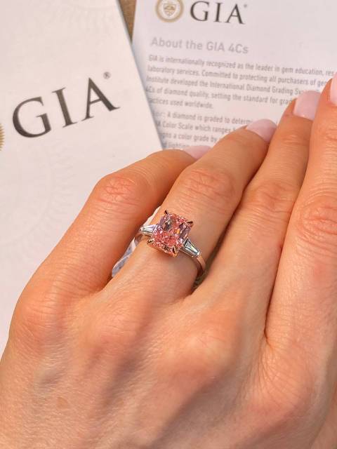 Помолвочное кольцо из белого золота с розовым бриллиантам (058377)