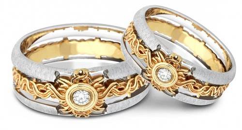 Кольцо обручальное из комбинированного золота с бриллиантами 16.5