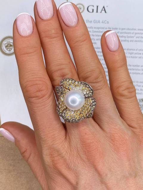 Кольцо из белого золота с бриллиантами и жемчугом (019922)