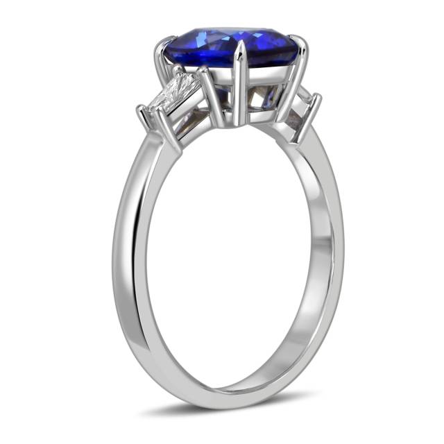 Кольцо из белого золота с бриллиантами и сапфиром (059152)