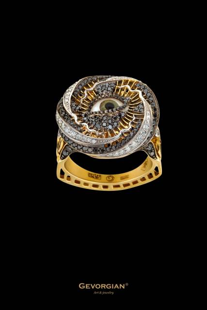 Эксклюзивное кольцо "Третий глаз" из жёлтого золота 750 пробы с бриллиантами и агатом (054826)