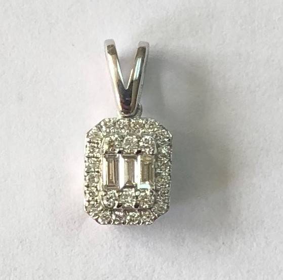 Кулон из белого золота с бриллиантами (054155)