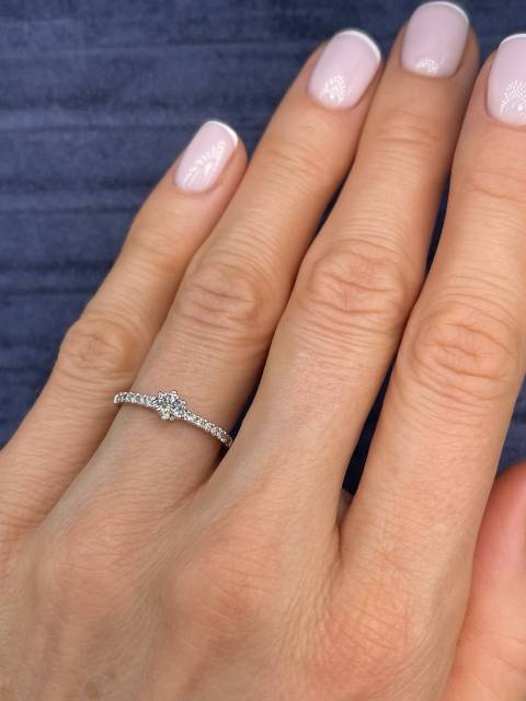 Помолвочное кольцо из белого золота с бриллиантами (049417)