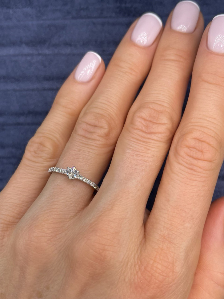 Помолвочное кольцо из белого золота с бриллиантами (049417)