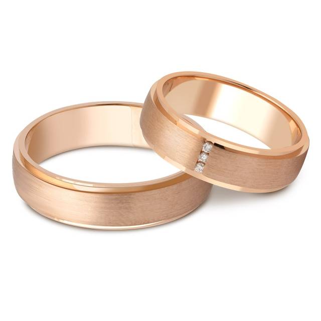 Обручальное кольцо из красного золота с бриллиантами (026025)