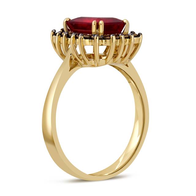 Кольцо из жёлтого золота с коричневыми бриллиантами и рубином (046921)