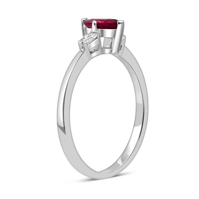 Помолвочное кольцо из белого золота с бриллиантами и рубином (049533)
