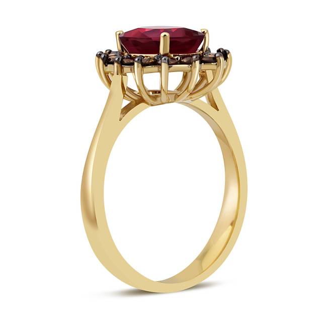 Кольцо из жёлтого золота с коричневыми бриллиантами и рубином (046929)