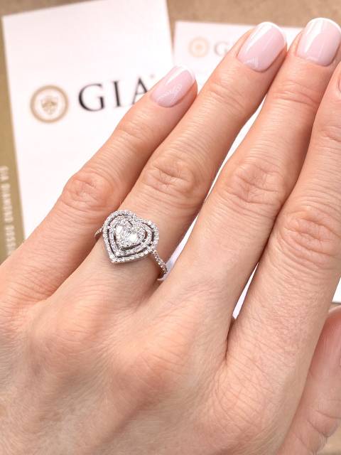 Помолвочное кольцо из белого золота с бриллиантами Сердце (055644)
