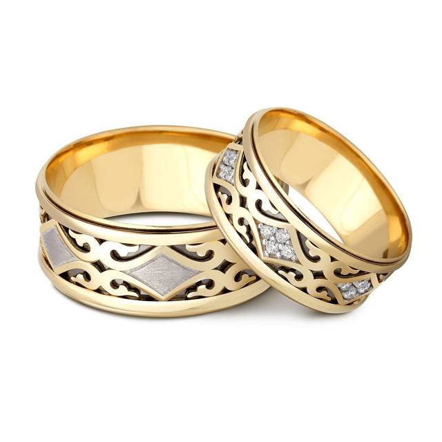 Обручальное кольцо из комбинированного золота с бриллиантами (024484)