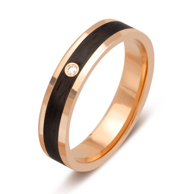 Обручальное кольцо из красного золота с бриллиантом и карбоном (028252)