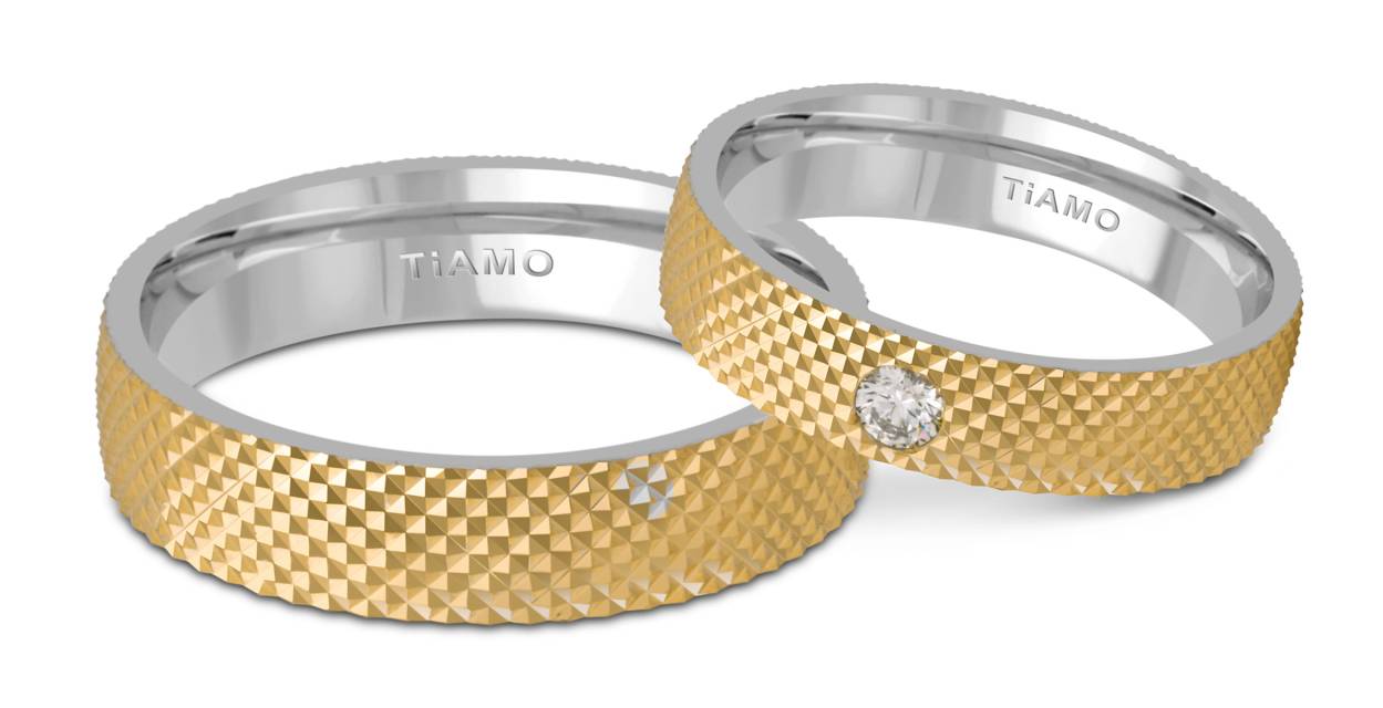 Обручальное кольцо из комбинированного золота с бриллиантом Tiamo (052759)