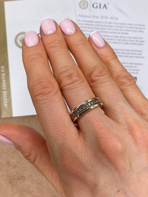 Обручальное кольцо из жёлтого золота с коньячными бриллиантом (057638)