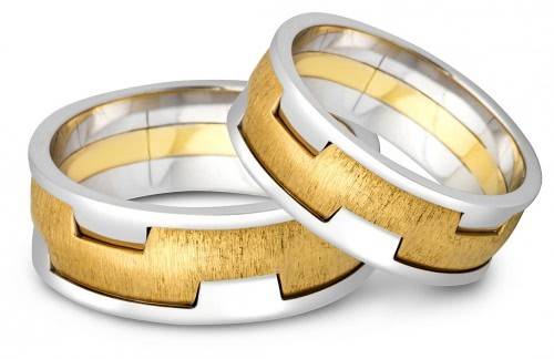 Кольцо обручальное из комбинированного золота с бриллиантами 17.25