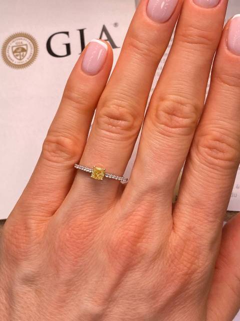 Помолвочное кольцо из белого золота с бриллиантами (052143)