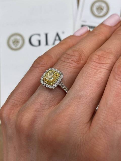 Кольцо из белого золота с бриллиантами (052676)