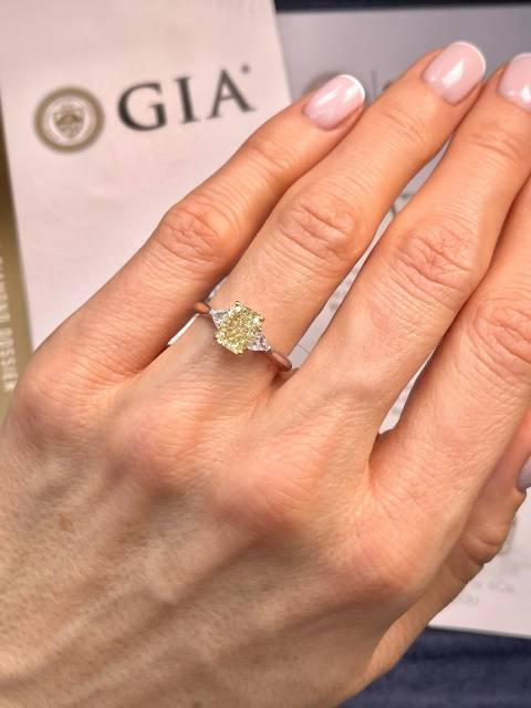 Помолвочное кольцо из белого золота с бриллиантами (051841)