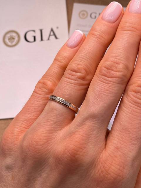 Обручальное кольцо из красного золота с бриллиантами (055210)