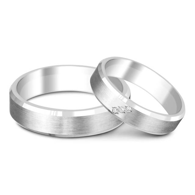 Обручальное кольцо из белого золота с бриллиантами (014557)