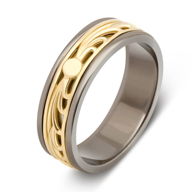 Обручальное кольцо из титана и жёлтого золота (037670)