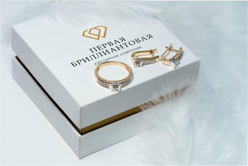 Серьги из комбинированного золота с бриллиантами (043064)