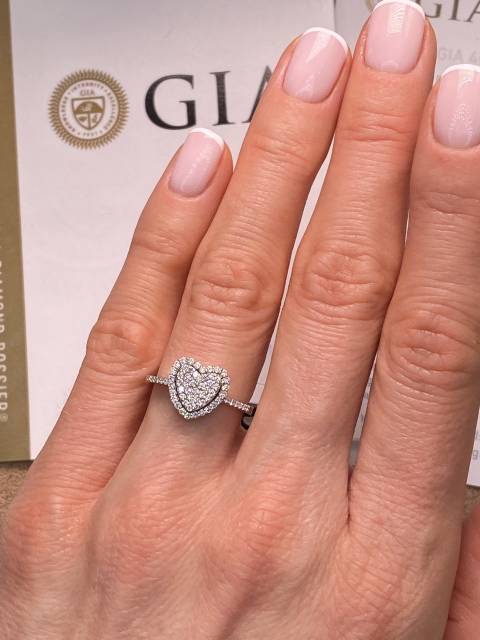 Помолвочное кольцо из белого золота с бриллиантами Сердце (055624)