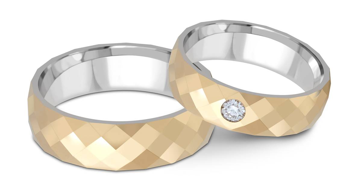 Обручальное кольцо из комбинированного золота с бриллиантом TIAMO (045561)