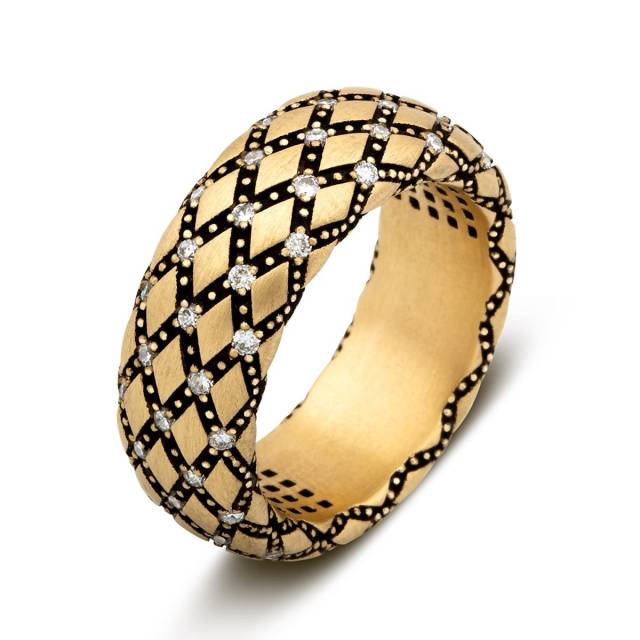 Обручальное кольцо из жёлтого золота с бриллиантами (024486)