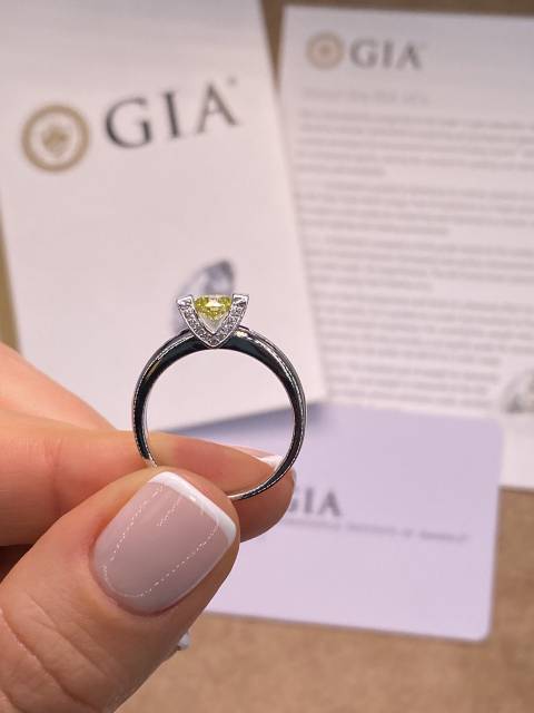 Помолвочное кольцо из белого золота с бриллиантами (054999)