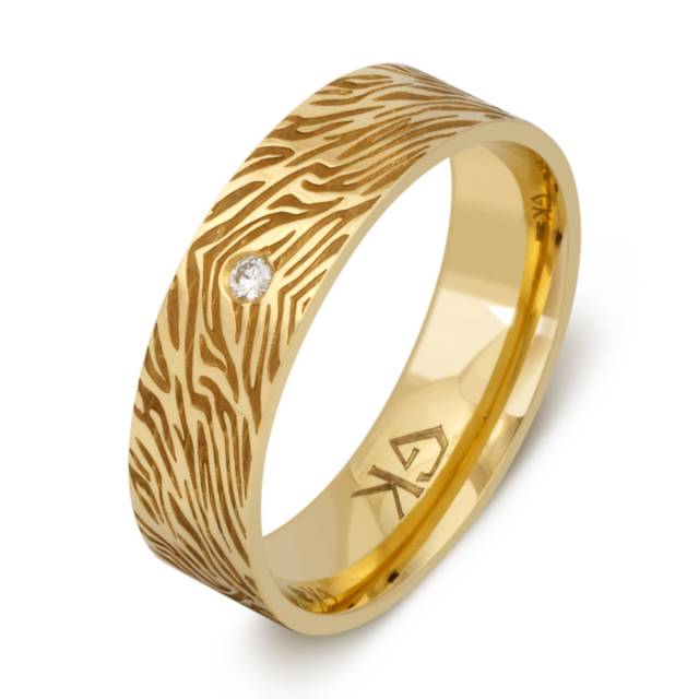 Обручальное кольцо из жёлтого золота с бриллиантом (035483)