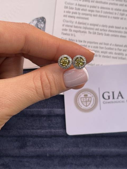 Серьги пусеты из белого золота с бриллиантами (054426)