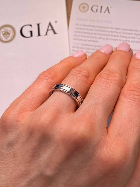 Обручальное кольцо из белого золота с бриллиантами (054194)