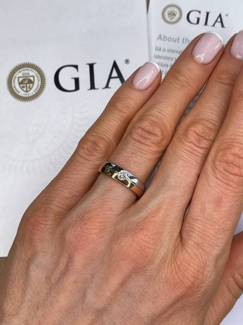Обручальное кольцо из комбинированного золота с бриллиантом TIAMO (052876)