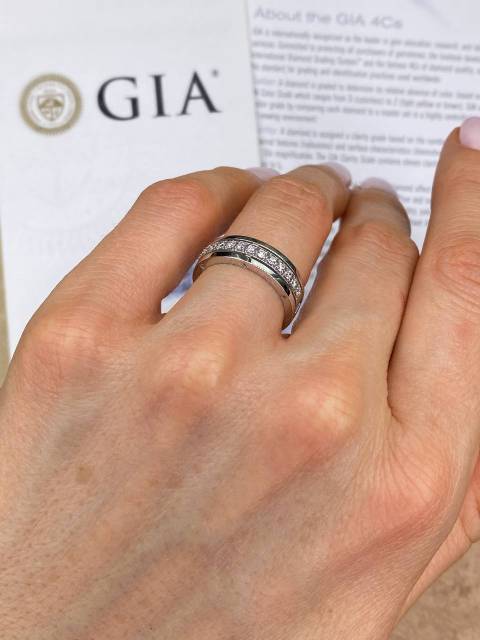 Обручальное кольцо из белого золота с бриллиантами (054294)