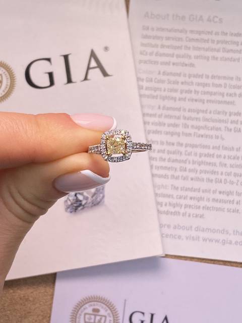 Помолвочное кольцо из белого золота с бриллиантами (054470)