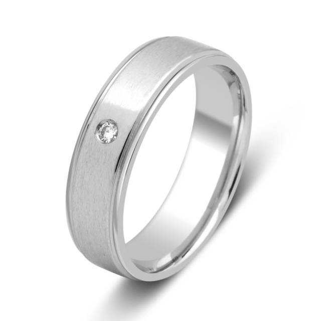 Обручальное кольцо из платины с бриллиантом (027413)