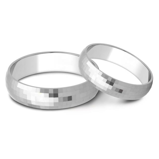 Обручальное кольцо из белого золота с алмазными гранями (035261)