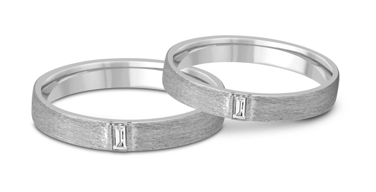 Обручальное кольцо из платины с бриллиантом (048977)