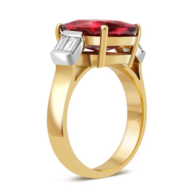 Кольцо из жёлтого золота с бриллиантами и рубином (047625)
