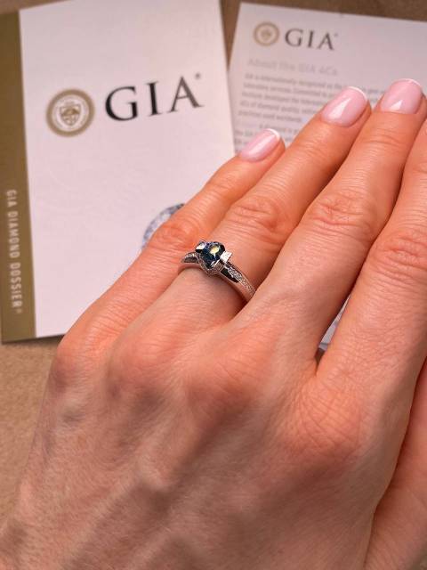 Помолвочное кольцо из белого золота с голубым бриллиантом (051511)