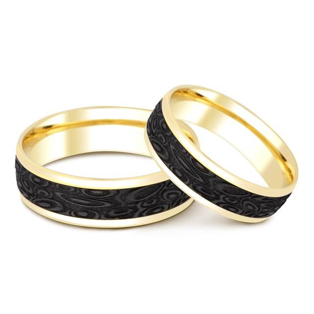 Обручальное кольцо из желтого золота с карбоном (014843)