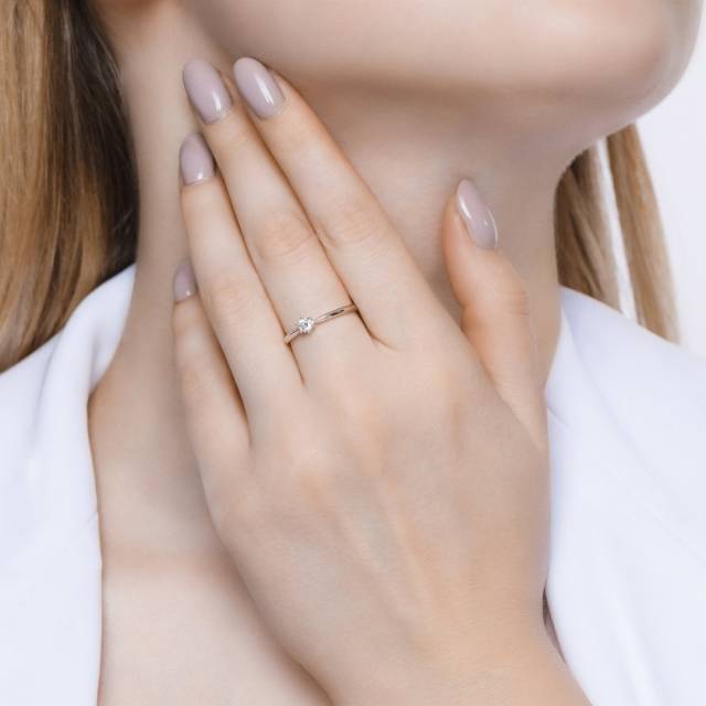 Помолвочное кольцо из белого золота с бриллиантом (043298)