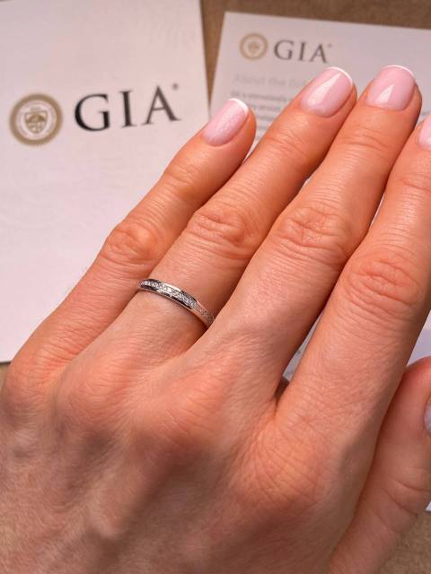 Обручальное кольцо из белого золота с бриллиантами (055202)