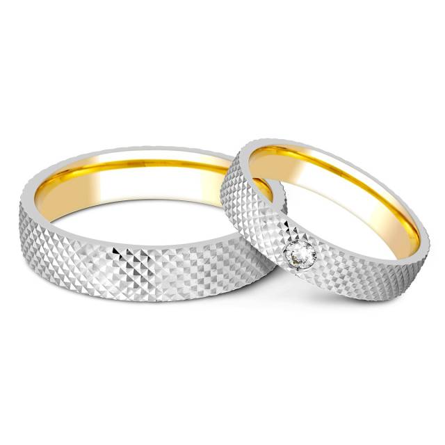 Обручальное кольцо из комбинированного золота с бриллиантом Tiamo (014940)