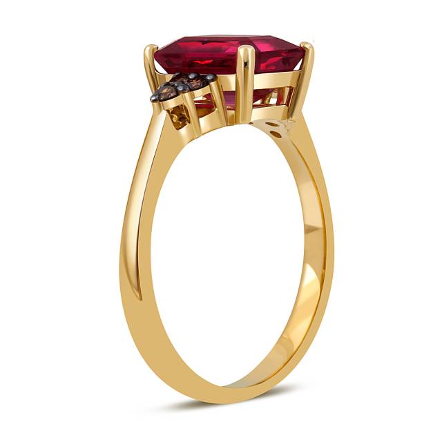 Кольцо из жёлтого золота с коричневыми бриллиантами и рубином (052083)